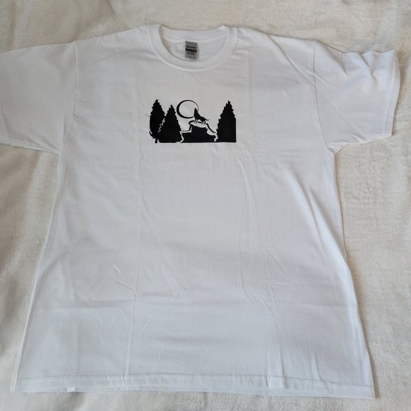 Wolf Howling In Forest Print Crew Neck T-Shirt - Picture 1 of 8
